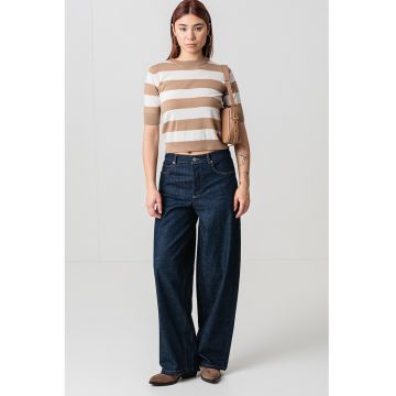 Tricou de lana cu decolteu la baza gatului
