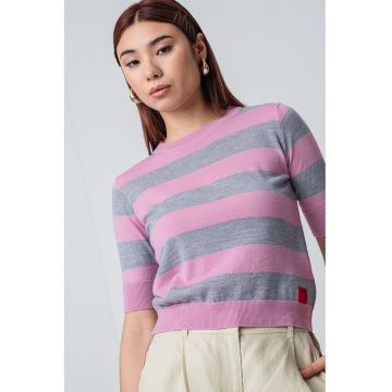 Tricou de lana cu decolteu la baza gatului