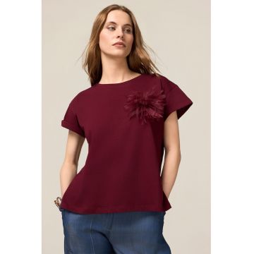 Tricou din bumbac cu brosa din tul