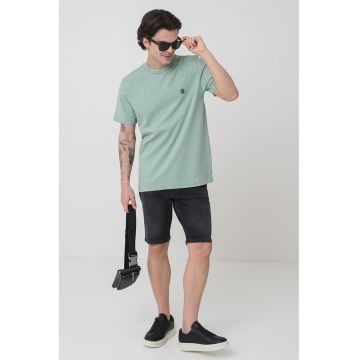 Tricou din bumbac cu decolteu la baza gatului
