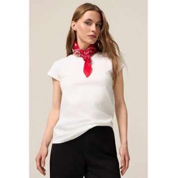 Tricou elastic cu model uni