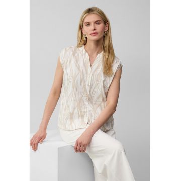 Tricou fara manecu cu model si decolteu in V