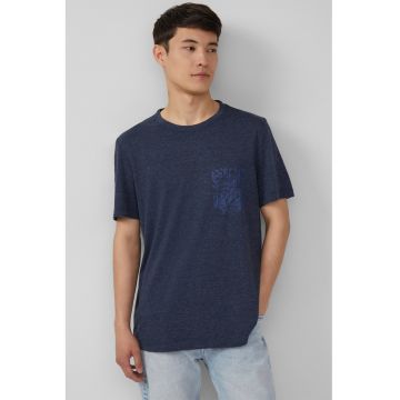 Tricou lejer cu imprimeu discret pe piept