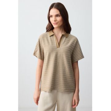 Tricou polo cu model in dungi