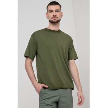 Tricou regular fit cu decolteu la baza gatului