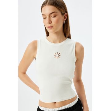 Top crop cu decolteu rotund