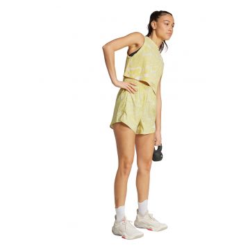 Top crop cu model pentru fitness