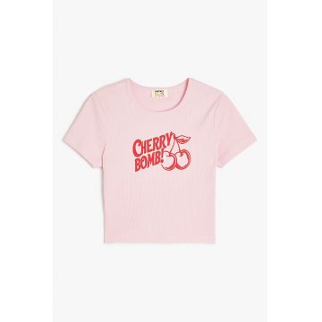 Tricou crop cu imprimeu text