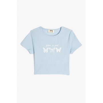 Tricou crop cu imprimeu text