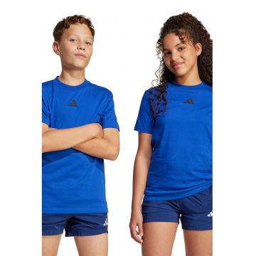 Tricou cu decolteu la baza gatului si detaliu monograma