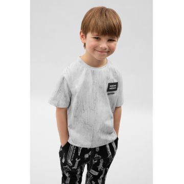 Tricou cu decolteu la baza gatului si imprimeu