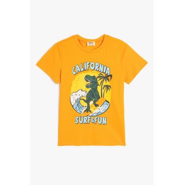 Tricou cu decolteu la baza gatului si imprimeu