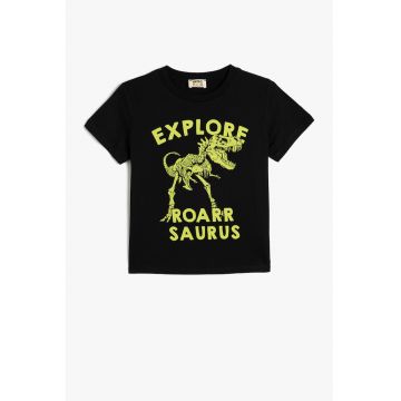 Tricou cu decolteu la baza gatului si imprimeu