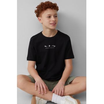 Tricou cu decolteu la baza gatului si imprimeu discret