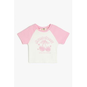 Tricou cu decolteu la baza gatului si imprimeu grafic
