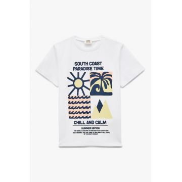 Tricou cu decolteu la baza gatului si imprimeu grafic si text