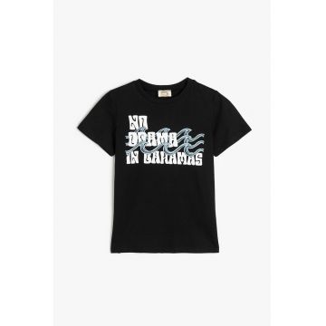 Tricou cu decolteu la baza gatului si imprimeu text