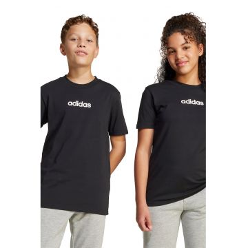 Tricou cu decolteu la baza gatului si logo pe piept