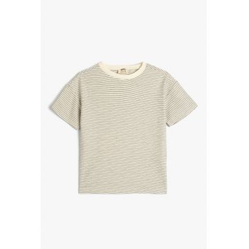 Tricou cu decolteu la baza gatului si model in dungi