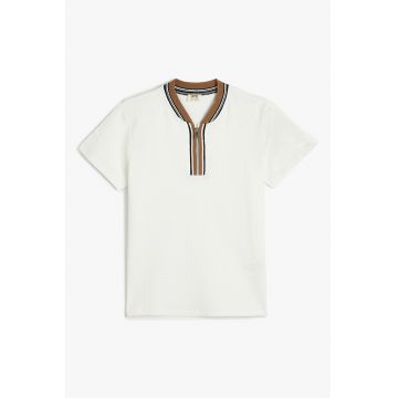 Tricou cu detaliu contrastant