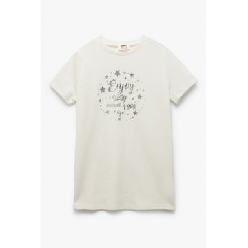 Tricou cu imprimeu cu stele si text
