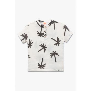 Tricou cu imprimeu si fenta cu nasturi