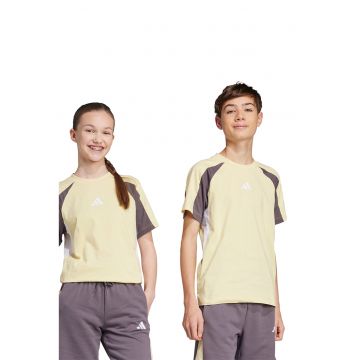 Tricou cu model monograma pe piept