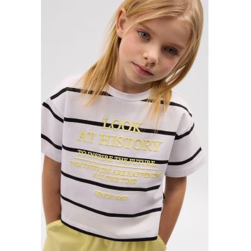 Tricou lejer cu aplicatie text
