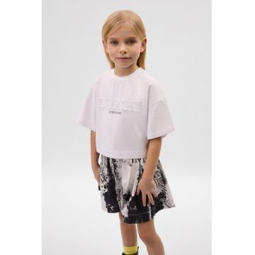 Tricou lejer cu aplicatie text