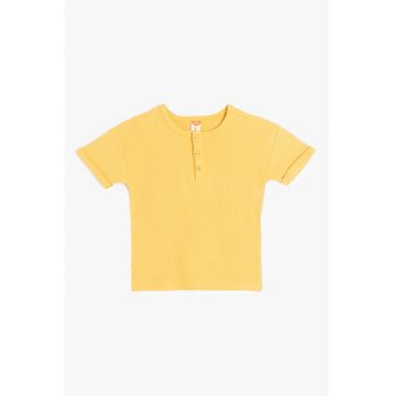 Tricou uni cu fenta cu nasturi