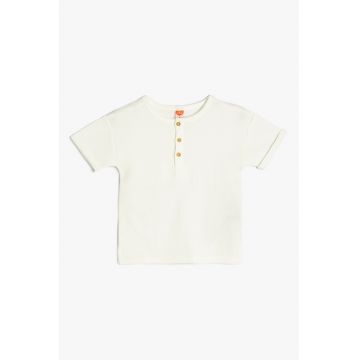 Tricou uni cu fenta cu nasturi