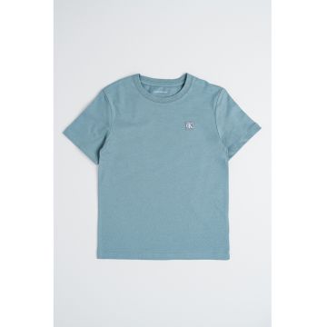 Tricou cu decolteu la baza gatului