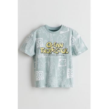 Tricou cu decolteu la baza gatului si imprimeu