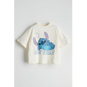 Tricou cu decolteu la baza gatului si imprimeu cu Stitch