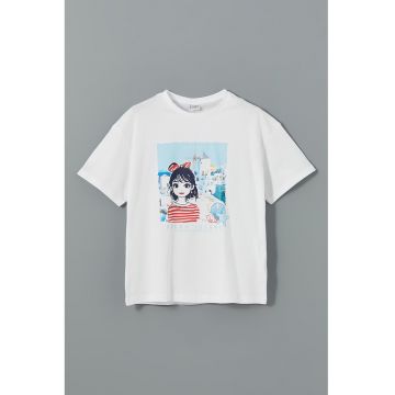 Tricou cu decolteu la baza gatului si imprimeu grafic