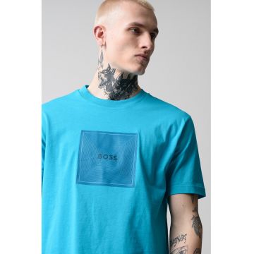 Tricou cu decolteu la baza gatului si imprimeu logo