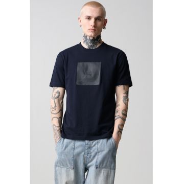 Tricou cu decolteu la baza gatului si imprimeu logo