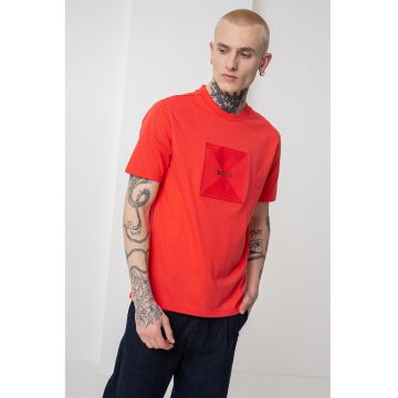 Tricou cu decolteu la baza gatului si imprimeu logo