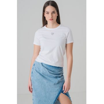 Tricou cu decolteu la baza gatului si inima discreta