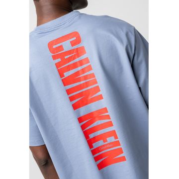 Tricou cu decolteu la baza gatului si logo