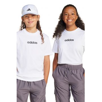 Tricou cu decolteu la baza gatului si logo pe piept