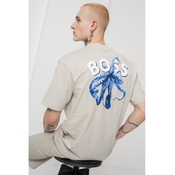 Tricou cu decolteu la baza gatului si model