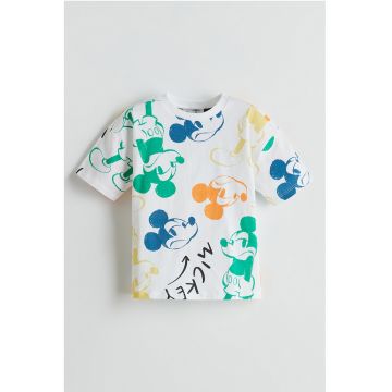 Tricou cu decolteu la baza gatului si model Mickey Mouse