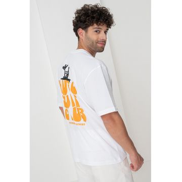 Tricou cu imprimeu logo si decolteu la baza gatului