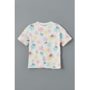 Tricou cu imprimeu si decolteu la baza gatului