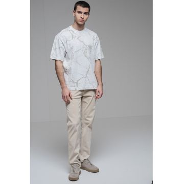 Tricou cu imprimeu si decolteu la baza gatului