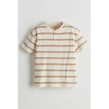 Tricou cu model cu dungi