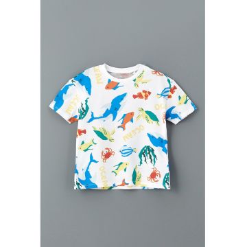 Tricou cu model si decolteu la baza gatului