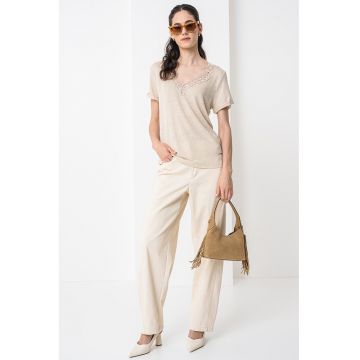 Tricou din in cu decolteu in V si broderie Elaria
