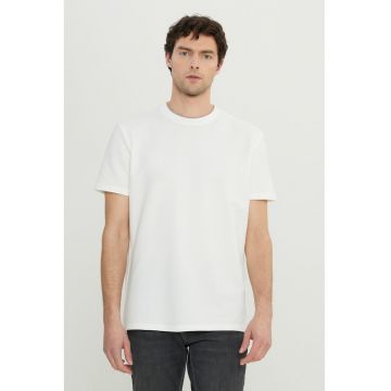 Tricou slim-fit cu decolteu la baza gatului
